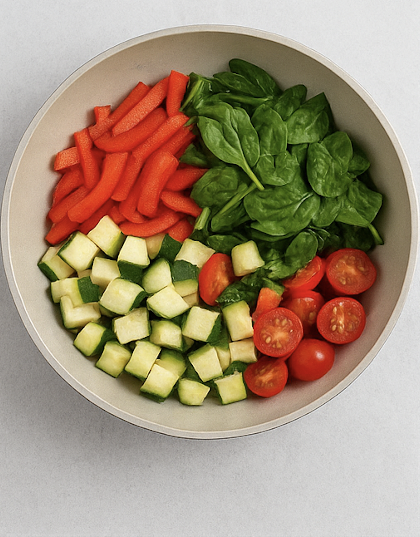 Ensalada tibia de quinoa con pollo y vegetales