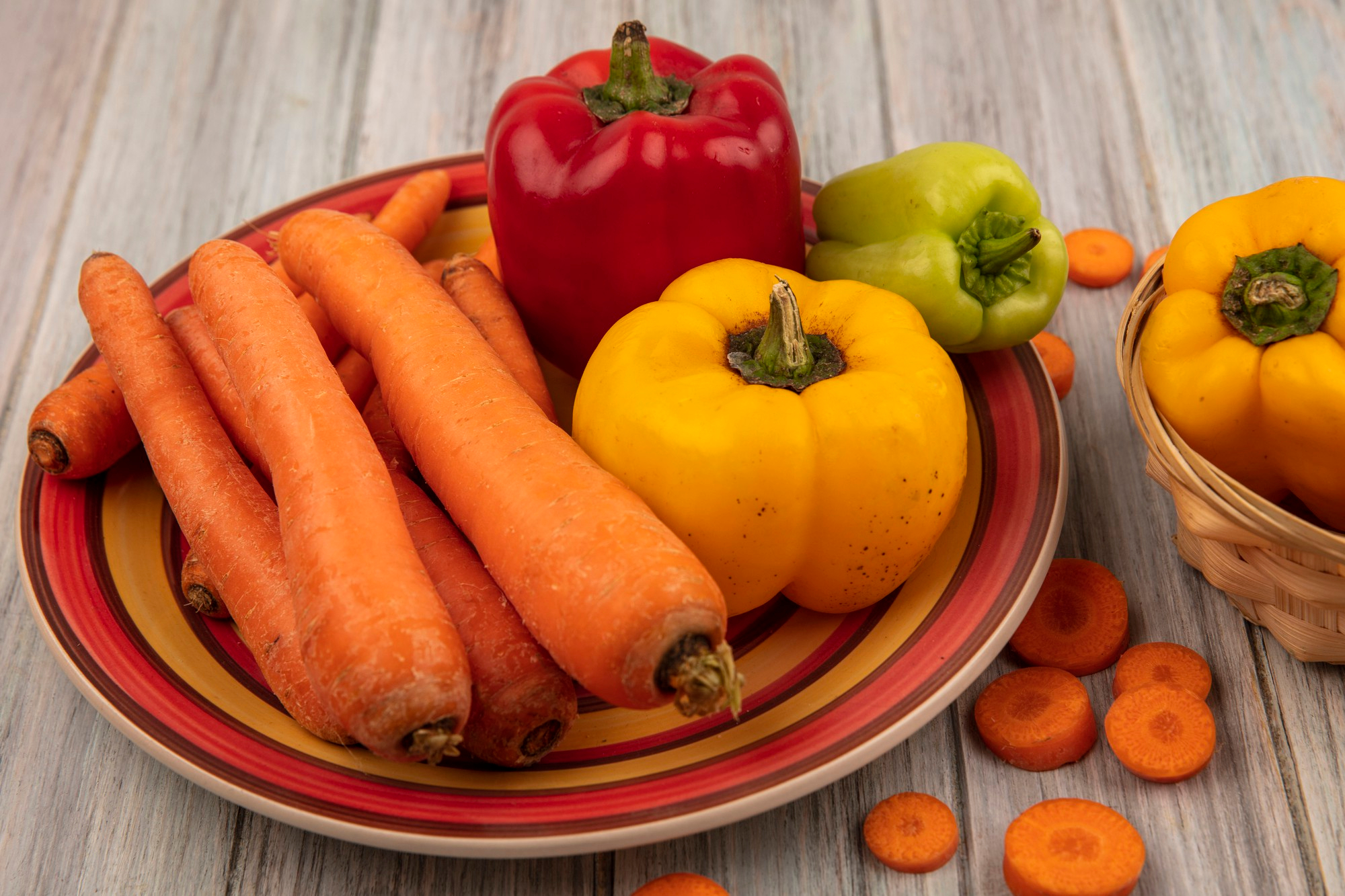Sopa cremosa de lentejas rojas con zanahoria y cúrcuma